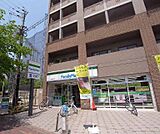 ファミリーマートＪＲ太秦駅前店まで286m 太秦駅の目の前 すごく便利です