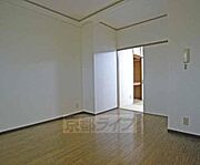 ダイニングから和室へ。
