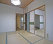 天袋もある和室。