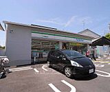 ファミリーマート千本鞍馬口店まで419m 店内広々。敷地内ガレージもあり入りやすいですね。