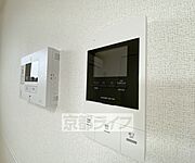 モニターで来客確認できるので安心です。