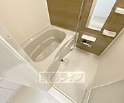 アクセントパネルがお洒落な浴室です。