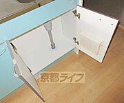キッチン下の収納も充実しています
