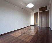 広々とした部屋です。