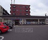 セブンイレブン京都常盤店まで41m 丸太町通りのマツモトに西側にございます。