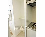 キッチン横の収納スペース・