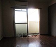 光が差し込むお部屋です