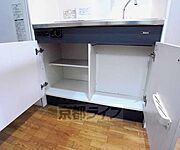 キッチン下に収納があるのはうれしいですね。