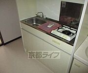 シンプルなキッチン。
