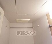 浴室乾燥機付きのバスルームです。