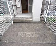 奥に広いバルコニーです