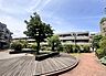 その他：マンションの敷地内には、中庭スペースがございます♪
