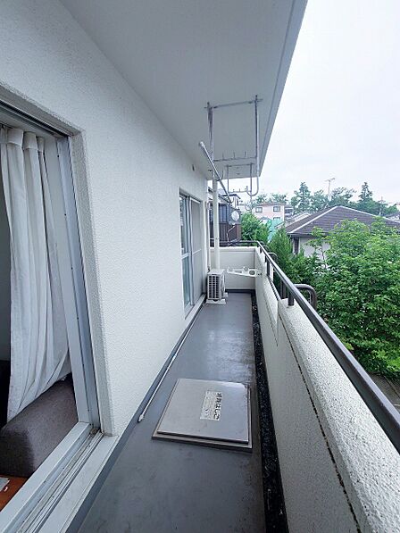 お洗濯物が良く乾きそうな、南向きのワイドバルコニーです♪