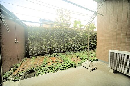 専用庭約14平米です！　テラス5．40平米もございます♪