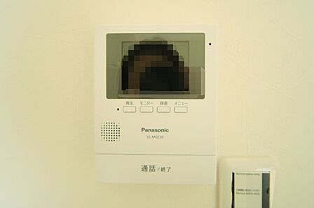 来訪者の確認ができる、モニターホンです。