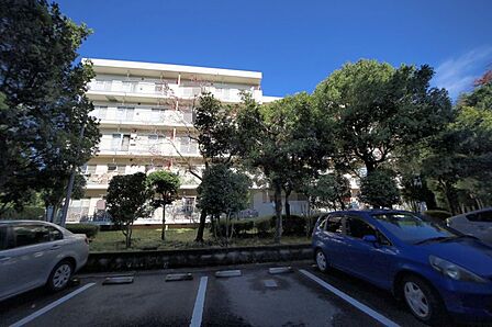 小田急線「生田」駅まで、徒歩17分です♪