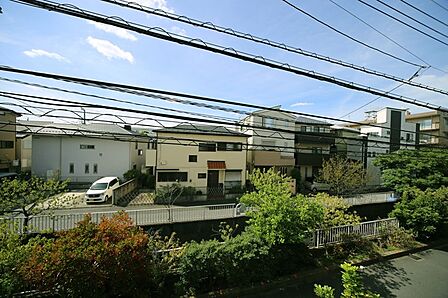 2階部分の南向きで、陽当り良好となっております♪