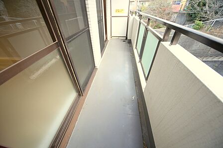 お洗濯物が良く乾きそうな、南向きのワイドバルコニーです♪