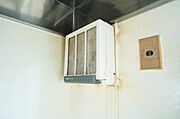 キッチン上部の、レンジ換気扇です。