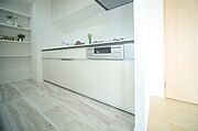 新規交換済みのシステムキッチンですので、お料理作りが楽しくなりますね♪