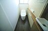 トイレ：温水洗浄機能付きのトイレで、いつも快適に♪