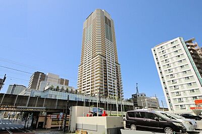 外観：複数路線利用可能な「武蔵小杉」駅まで、徒歩4分の便利な立地です！