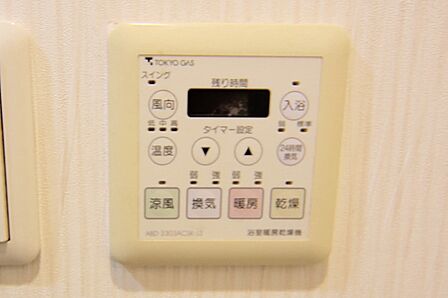 浴室暖房乾燥機付きで、雨の日のお洗濯もできますね。