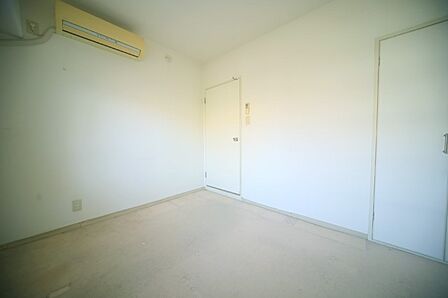 カーペット敷の洋室は、お子様部屋にいかがでしょうか♪