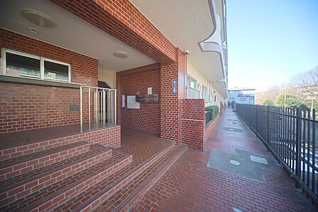 いつも綺麗に保たれております。管理が行き届いたエントランスです♪