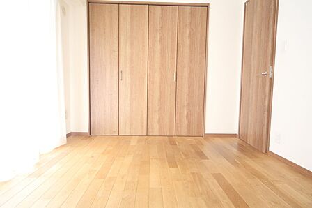 クローゼット付きの洋室は、主寝室にいかがでしょうか♪