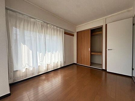 2階部分の南西角部屋! 間取りは3DKです♪
