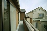 お洗濯物が良く乾きそうな、南向きのワイドバルコニーです♪