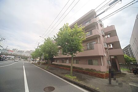 買い物など便利な住環境となっております♪