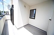 お洗濯物が良く乾きそうな、南西向きのワイドバルコニーです♪