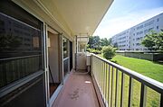 お洗濯物が良く乾きそうな、南向きのワイドバルコニーです♪