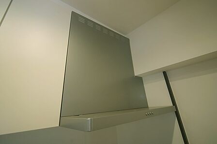 キッチン上部の、レンジ換気扇です。