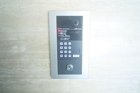 オートロックシステムで、安心のセキュリティ。