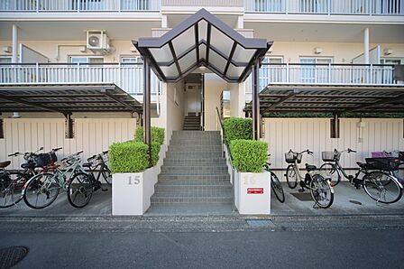 いつも綺麗に保たれております。管理が行き届いたエントランスです♪