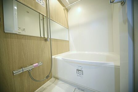追い焚き機能の有るオートバスで、寛ぎの時間をお過ごしください♪