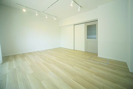 明るい光が差し込む、心地のよいリビングでございます♪
