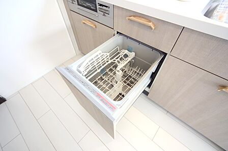 食器洗い乾燥機付きで、洗い物の時間をご家族のお時間に。
