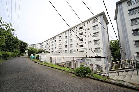 小田急小田原線「柿生」駅まで徒歩18分の立地です♪
