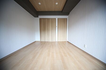 クローゼット付きの洋室でございます♪