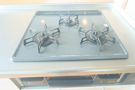 三ツ口コンロの、システムキッチンです。
