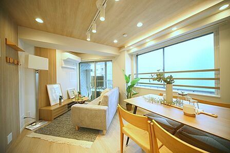 エアコン付きで、心地のよいリビングでございます♪