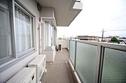お洗濯物が良く乾きそうな、南向きのワイドバルコニーです♪
