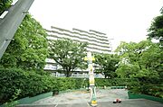 お子様が遊べそうな、プレイロットがございます♪