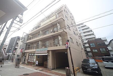 周辺は商業施設が多く、生活便利な住環境となっております♪