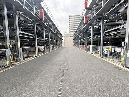 駐車場月額9000円～20000円（空き状況はお問い合わせ下さいませ。）