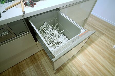 食器洗い乾燥機付きで、洗い物の時間をご家族のお時間に。